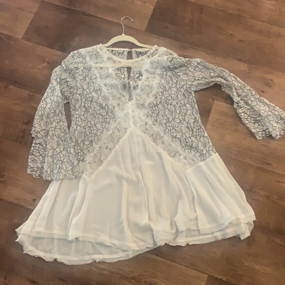 SOLD! Umgee top - Picture 1 of 5